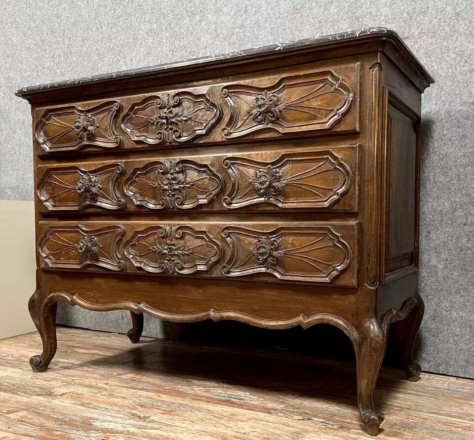 Commode Louis XV Baroque en noyer massif vers 1850-1880