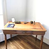 Extendable table in solid cherry