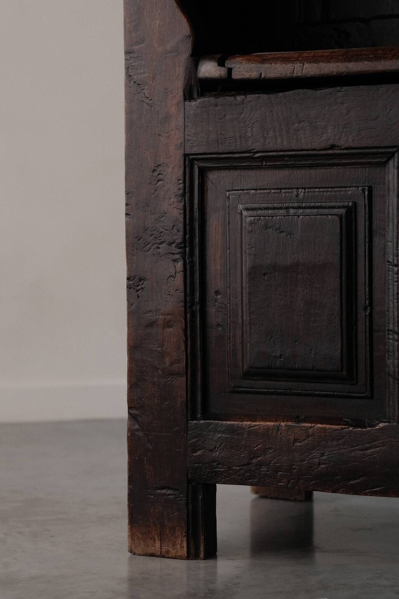 Throne chair in solid oak, renaissance