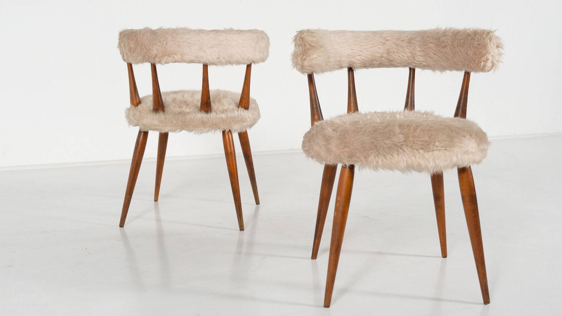 Paire de chaises cocktail scandinaves du milieu du siècle - années 1950
