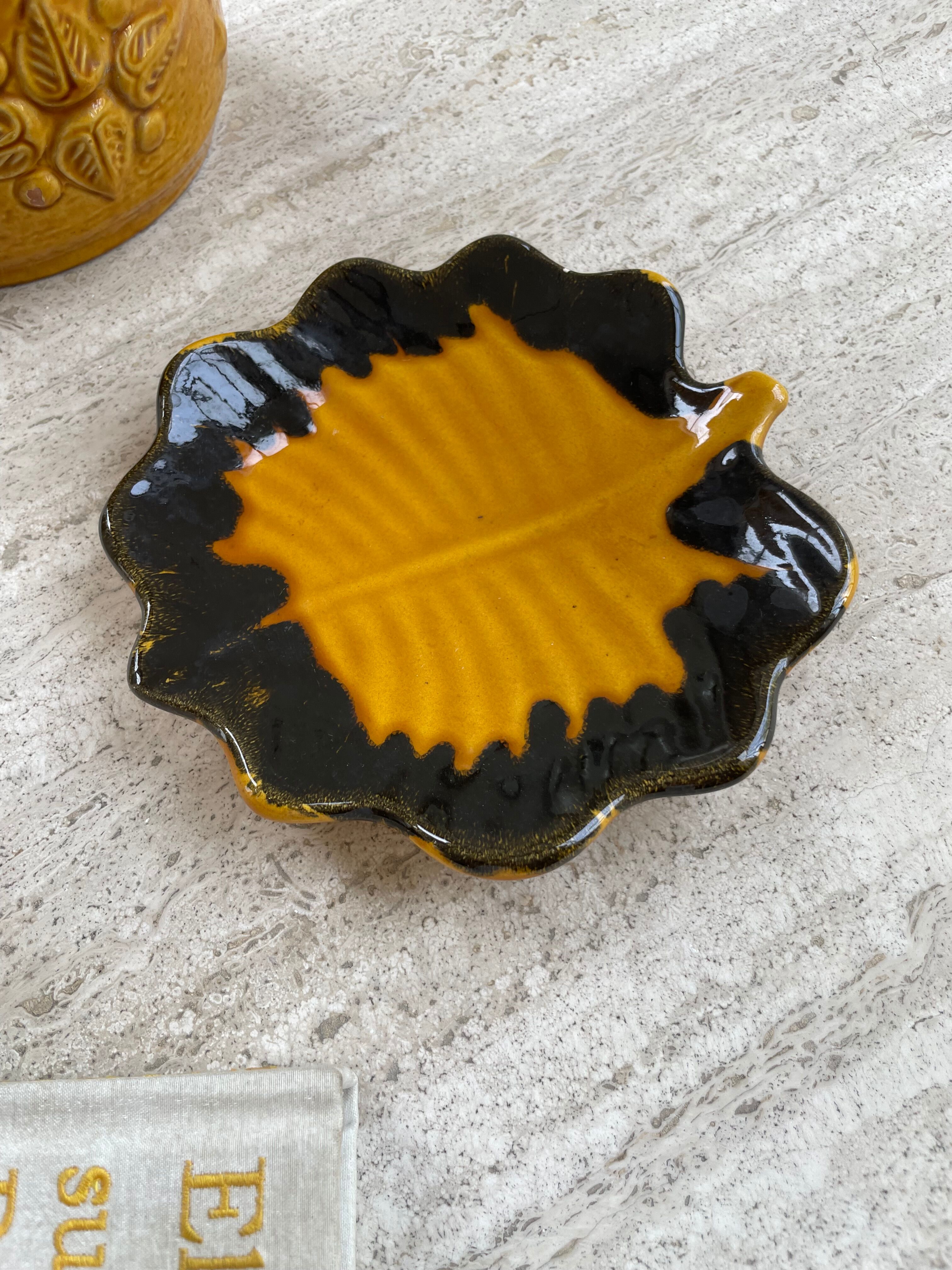 Yellow and black leaf dish