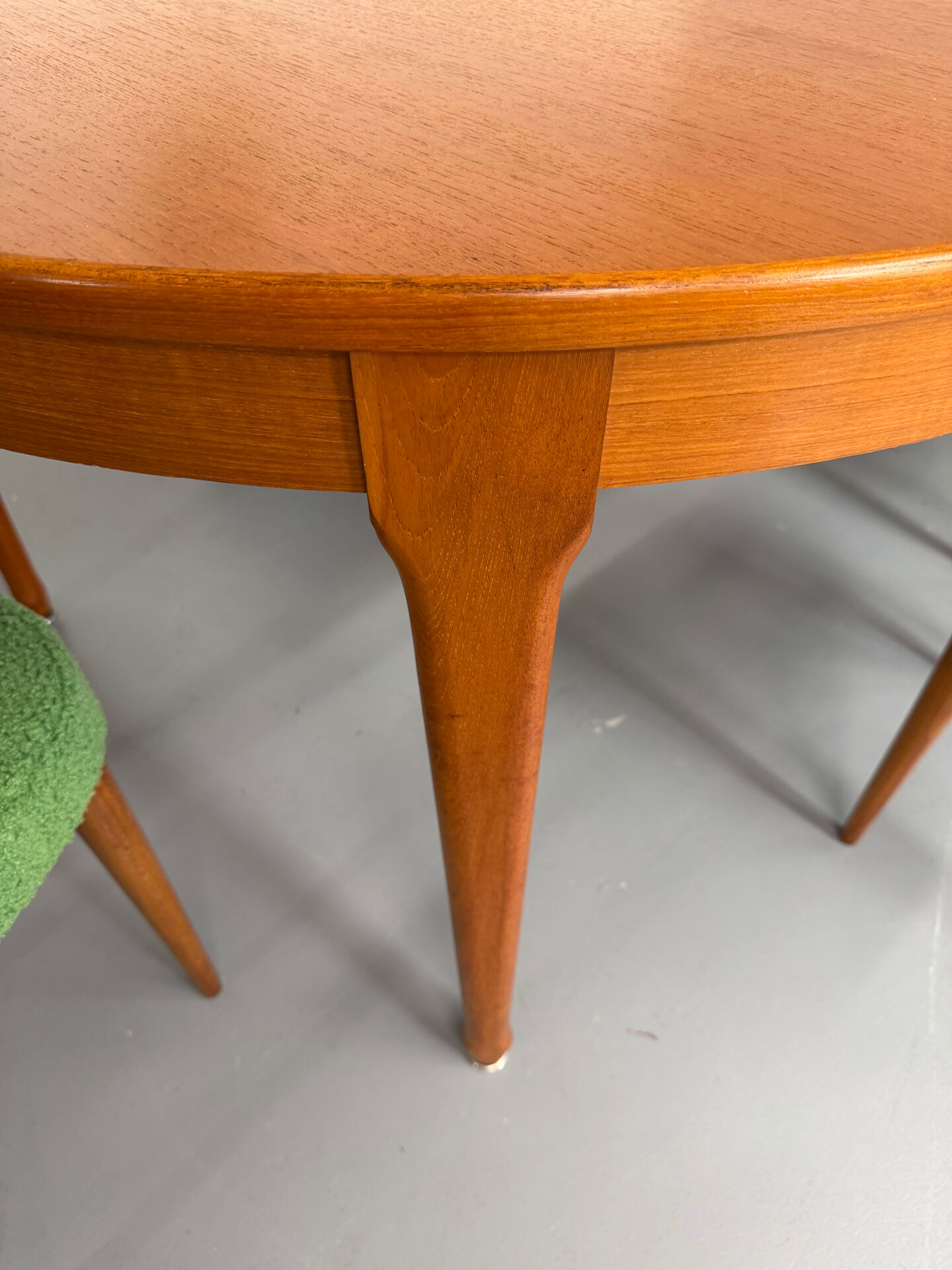 Extendable round teak table French design TV furniture Paris 1960