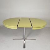 Vintage round dining table with a diameter of 100 cm, extendable to 135 cm, from the 1970s.