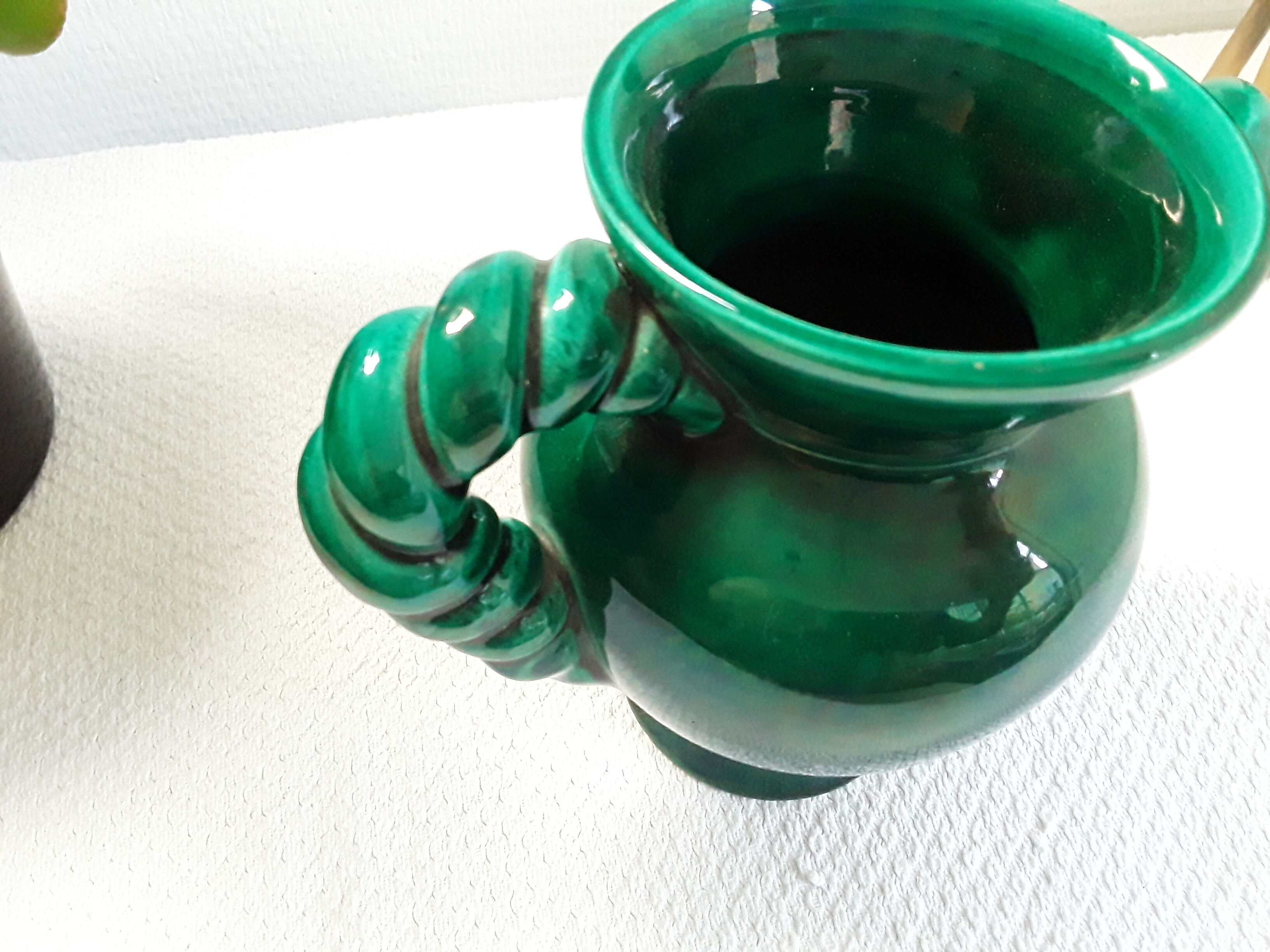 Vase vert Vallauris vintage anses torsadées