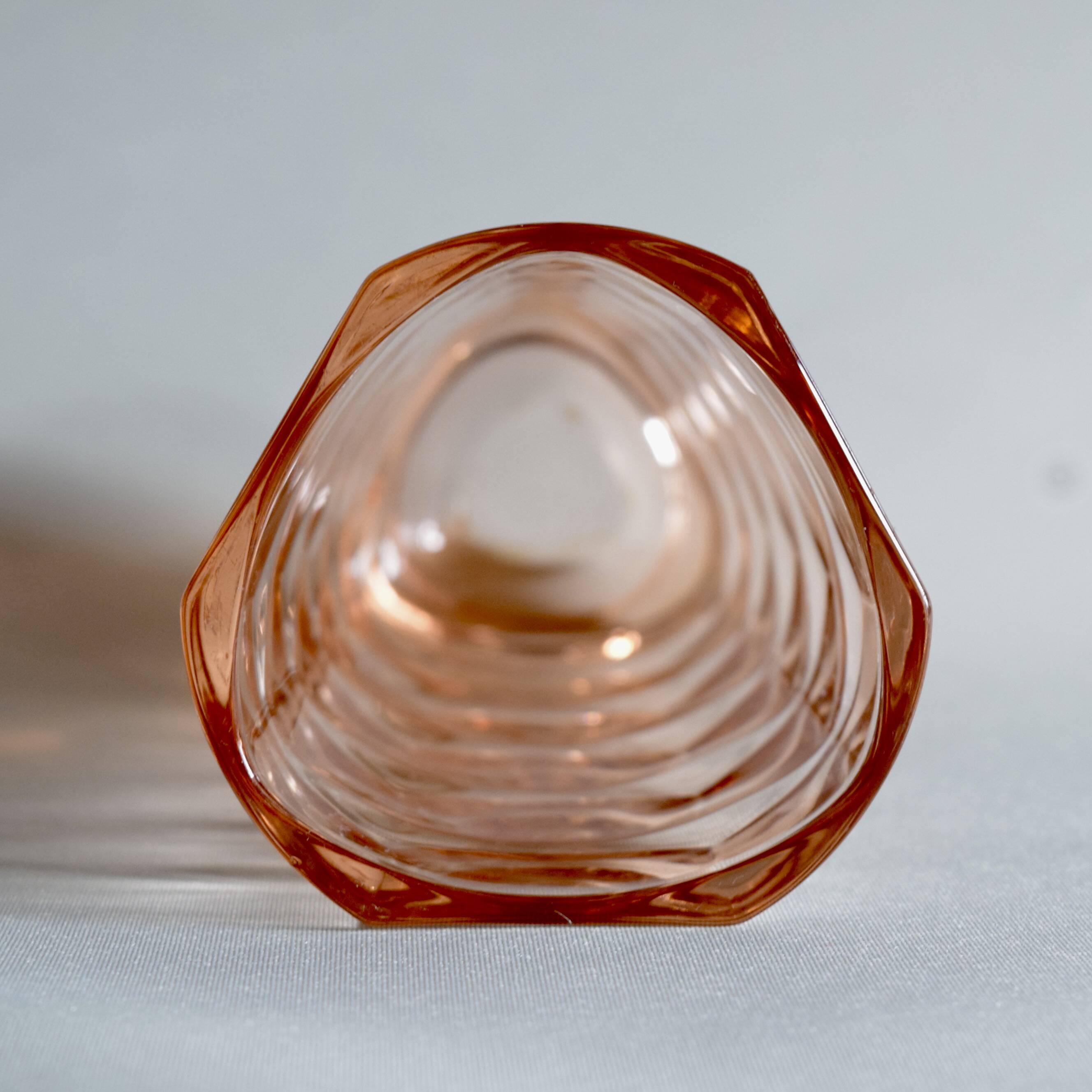 Luminarc - Small vintage depression pink Windsor vase