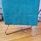 Fauteuil design en velours bleu