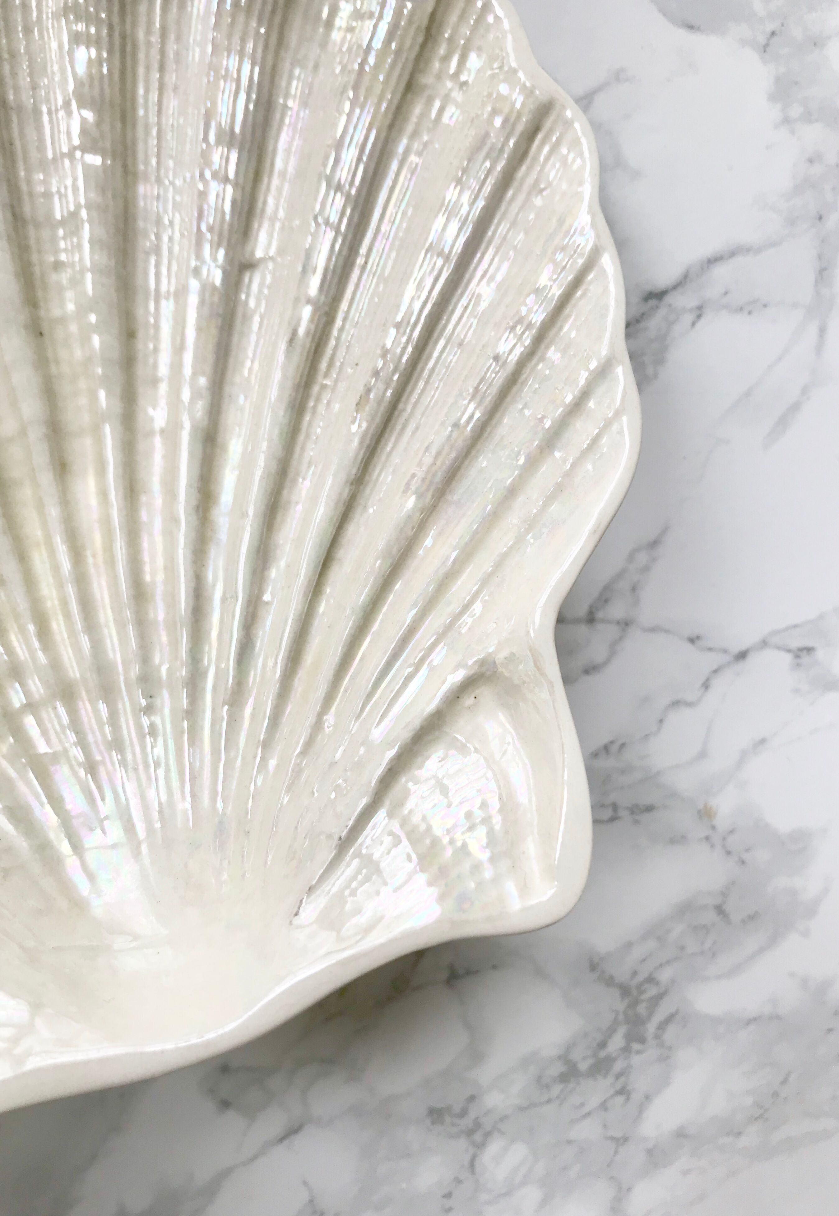 Pair of vintage Saint Jacques shells in irifised faience