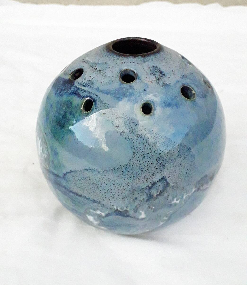Ceramic flower vase