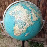 Grand globe terrestre sur pied année 70