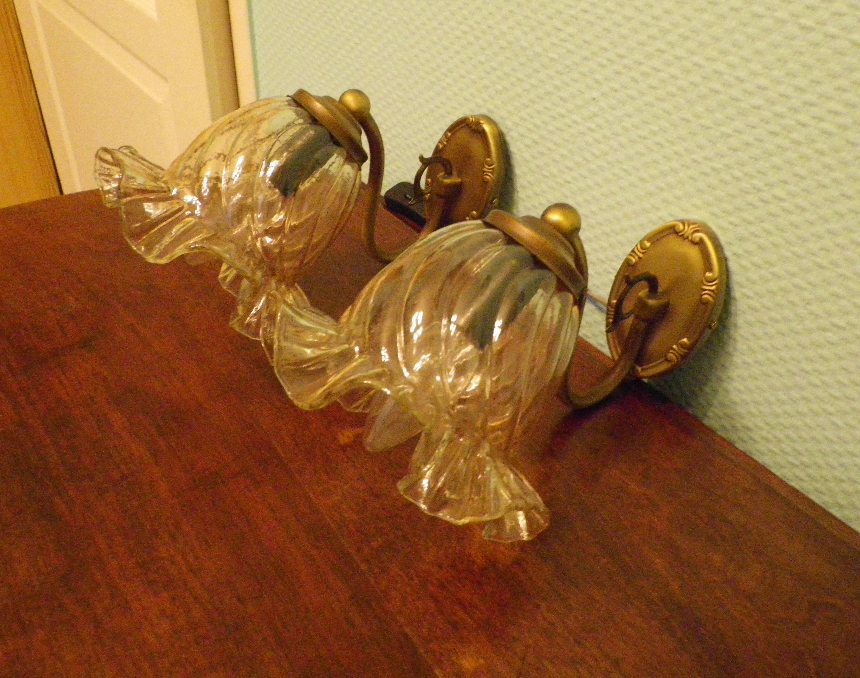 Wall lamps in gilded metal, verrine in the shape of amber glass corollas, 70s