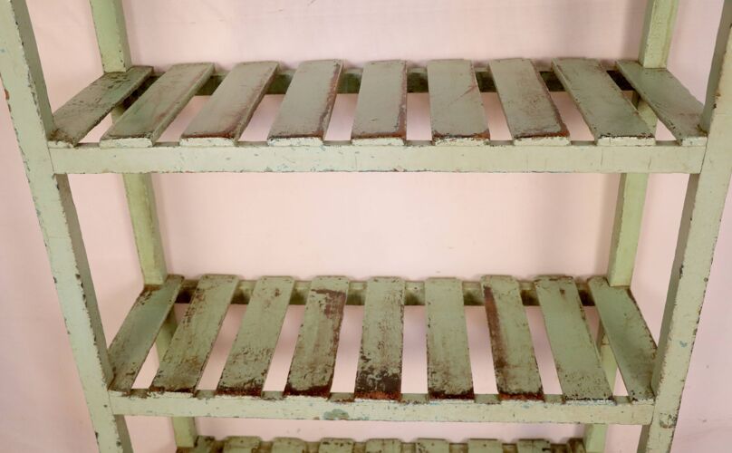 Ancienne étagère d'atelier en teck birman patine verte d'origine