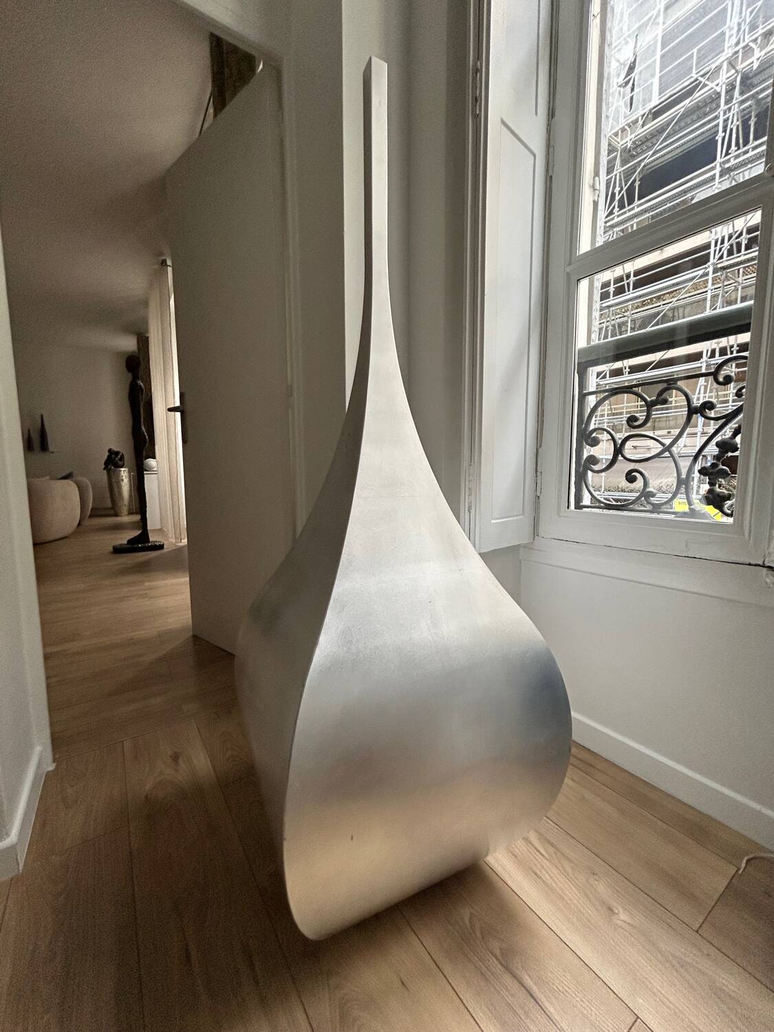Monumental sculptural vase in aluminium – Italian design – De Castelli
