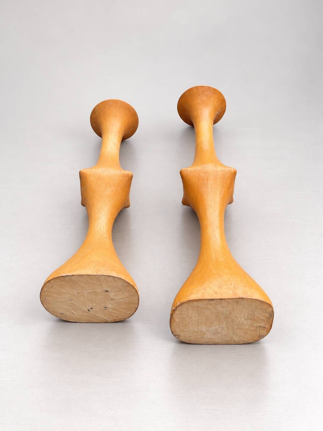 Pair of sculptural turned wood candlesticks – Vintage 1960s-1970s