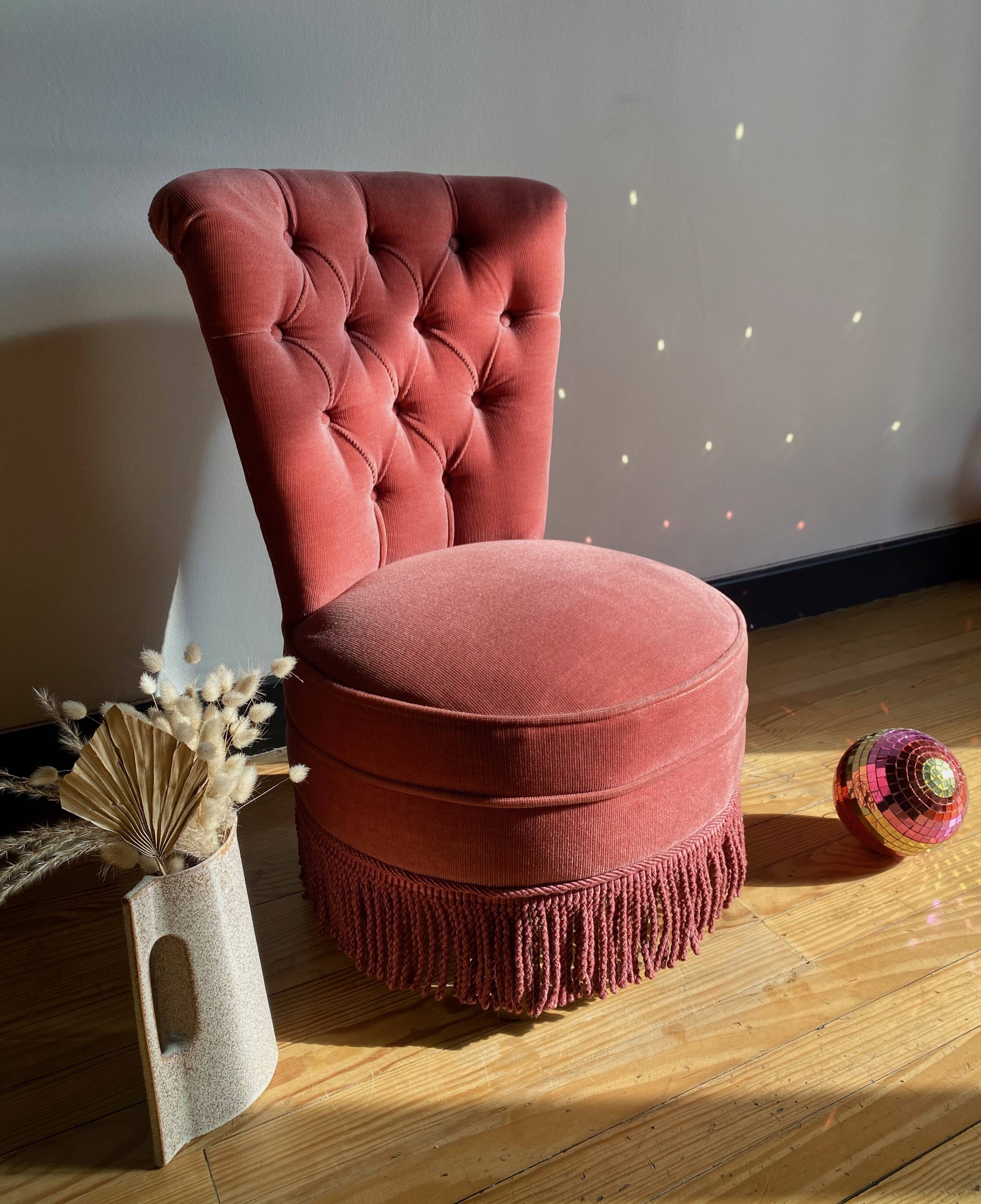 Mariette pink toad fireside chair