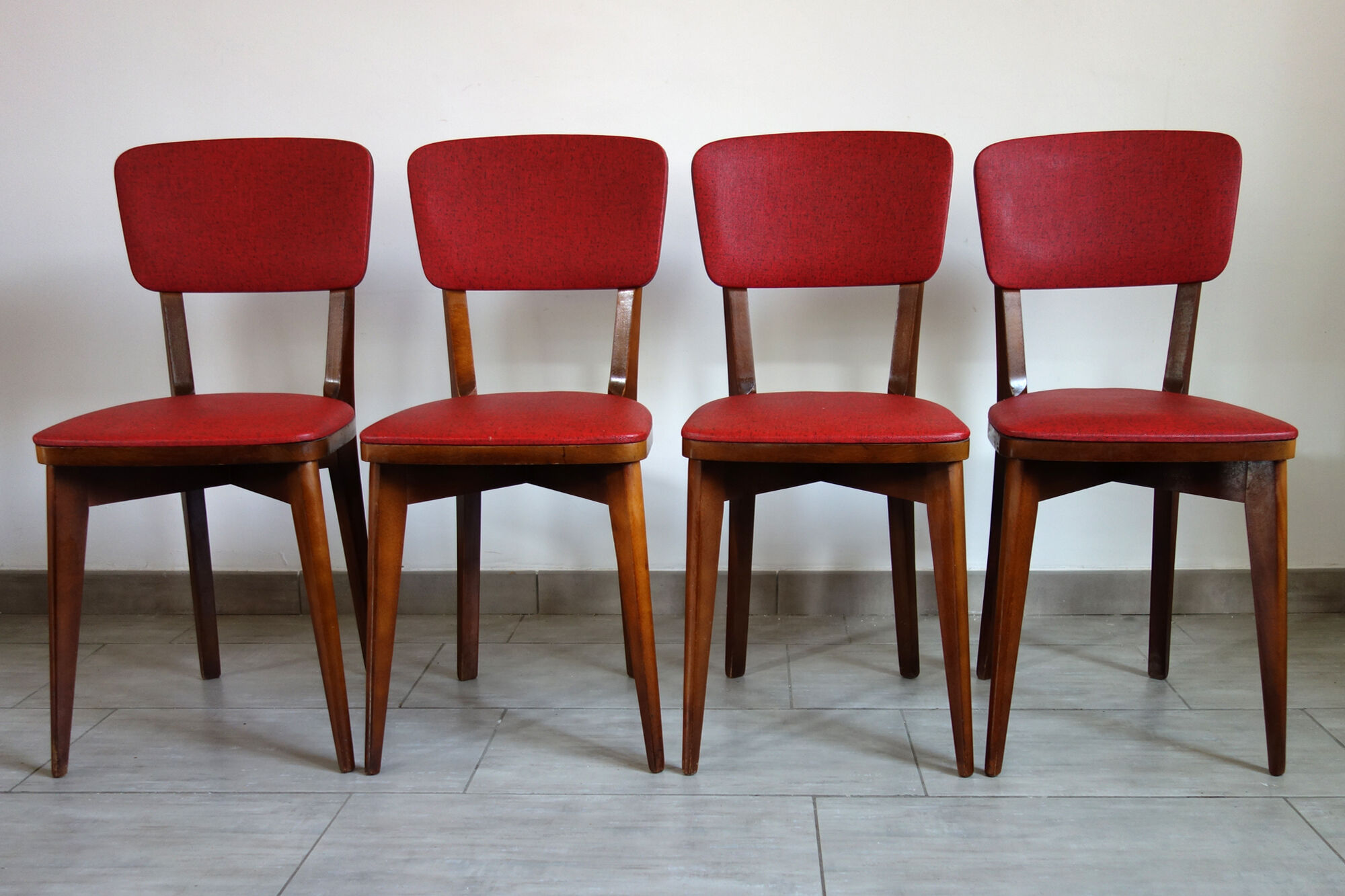 Suite de 4 chaises années 50