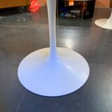 Tulip foot round table by Eero Saarinen for Knoll