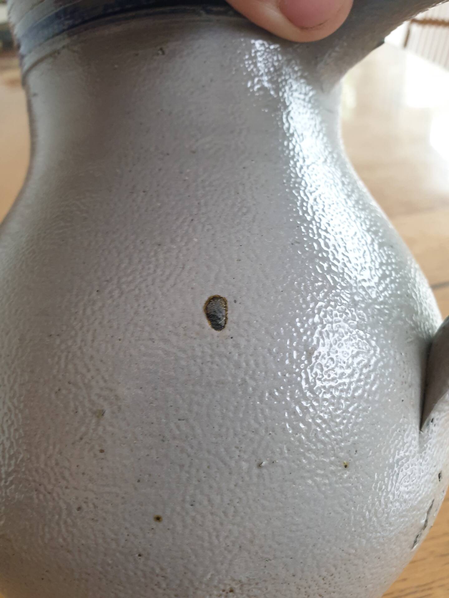 Grey carafe email decoration