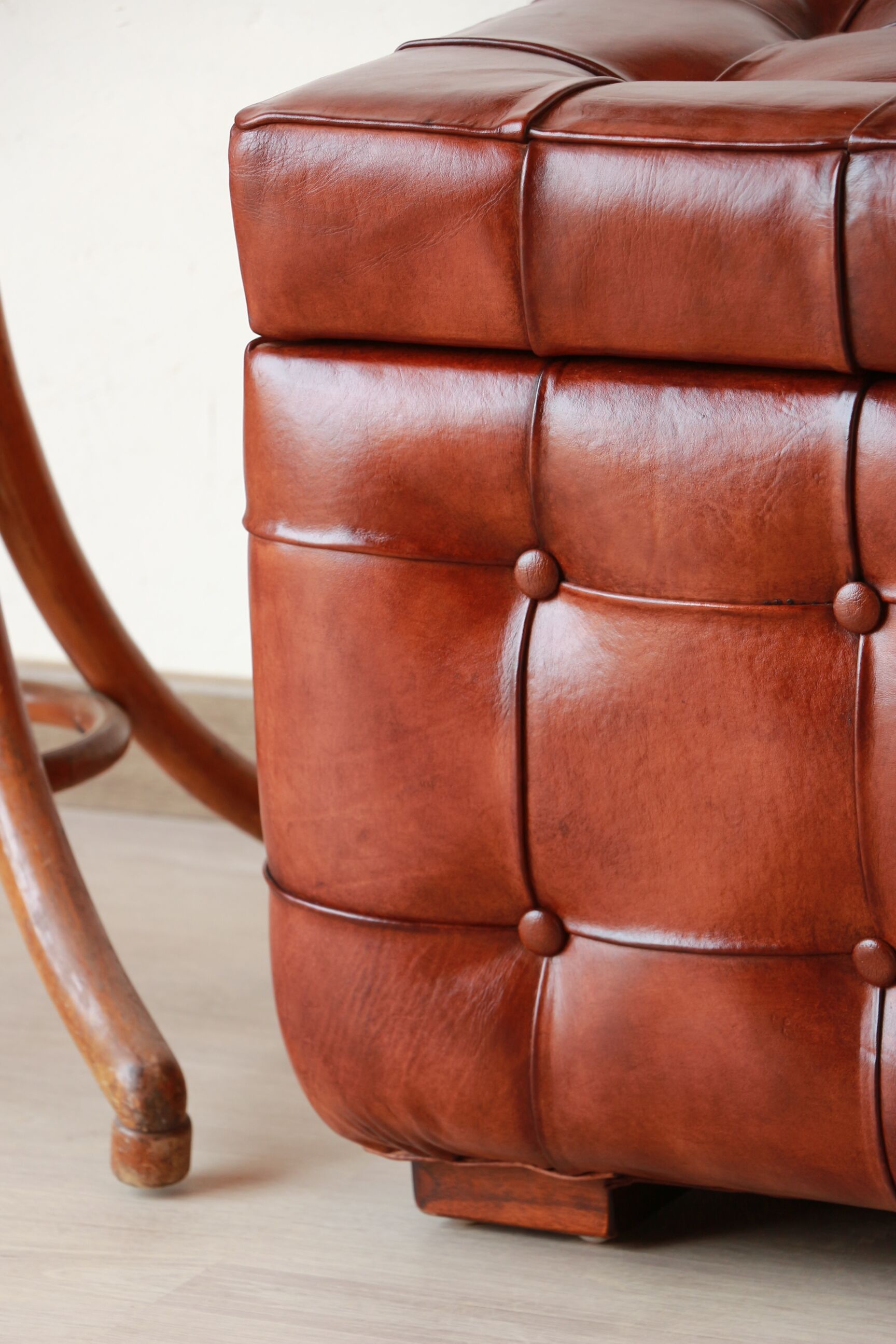 Chesterfield-style leather chest - "Jack" model - Olivier de Schrijver