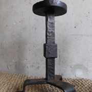 Paire de grands bougeoirs brutalistes en fonte années 50