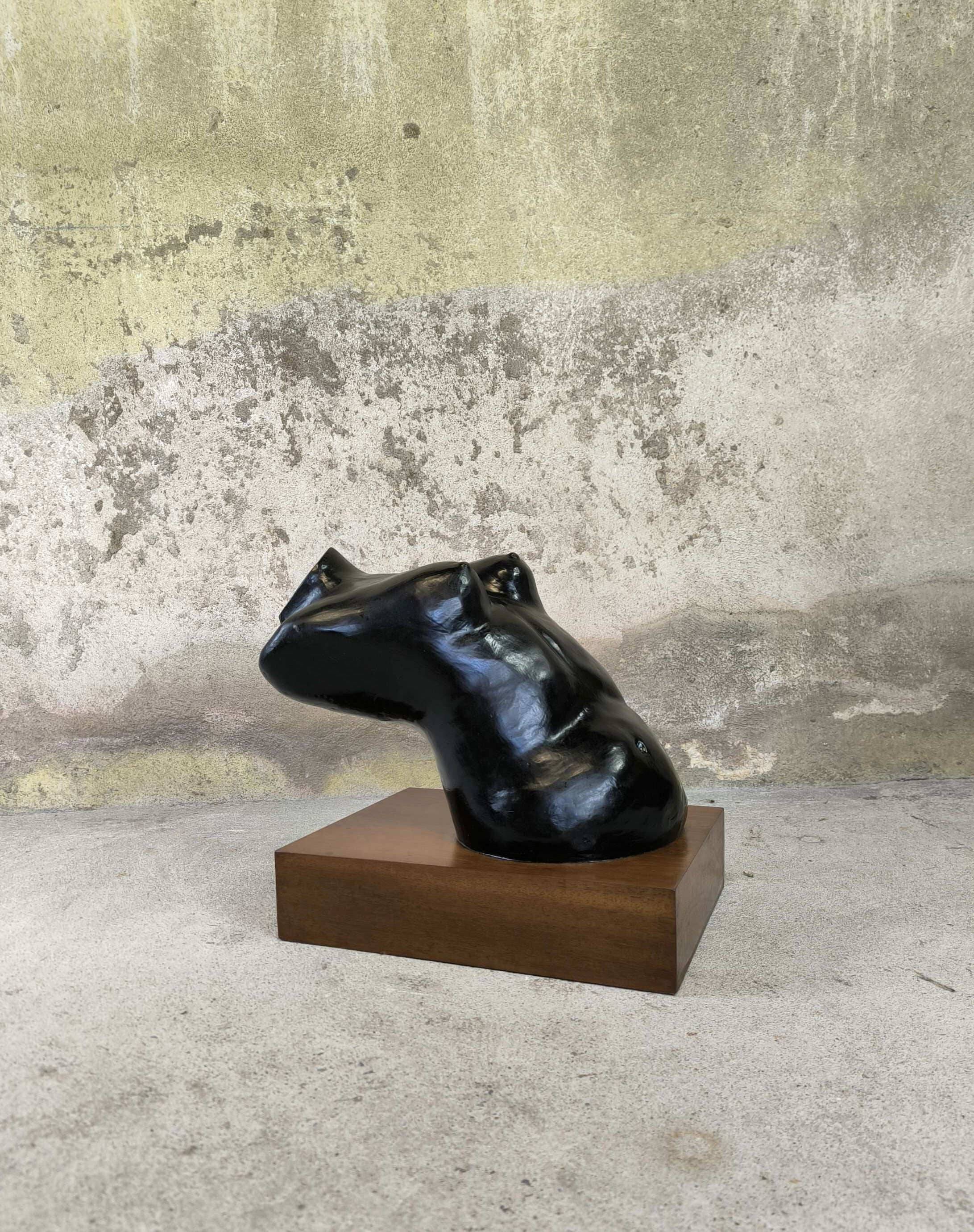 Sculpture buste féminin sur socle bois