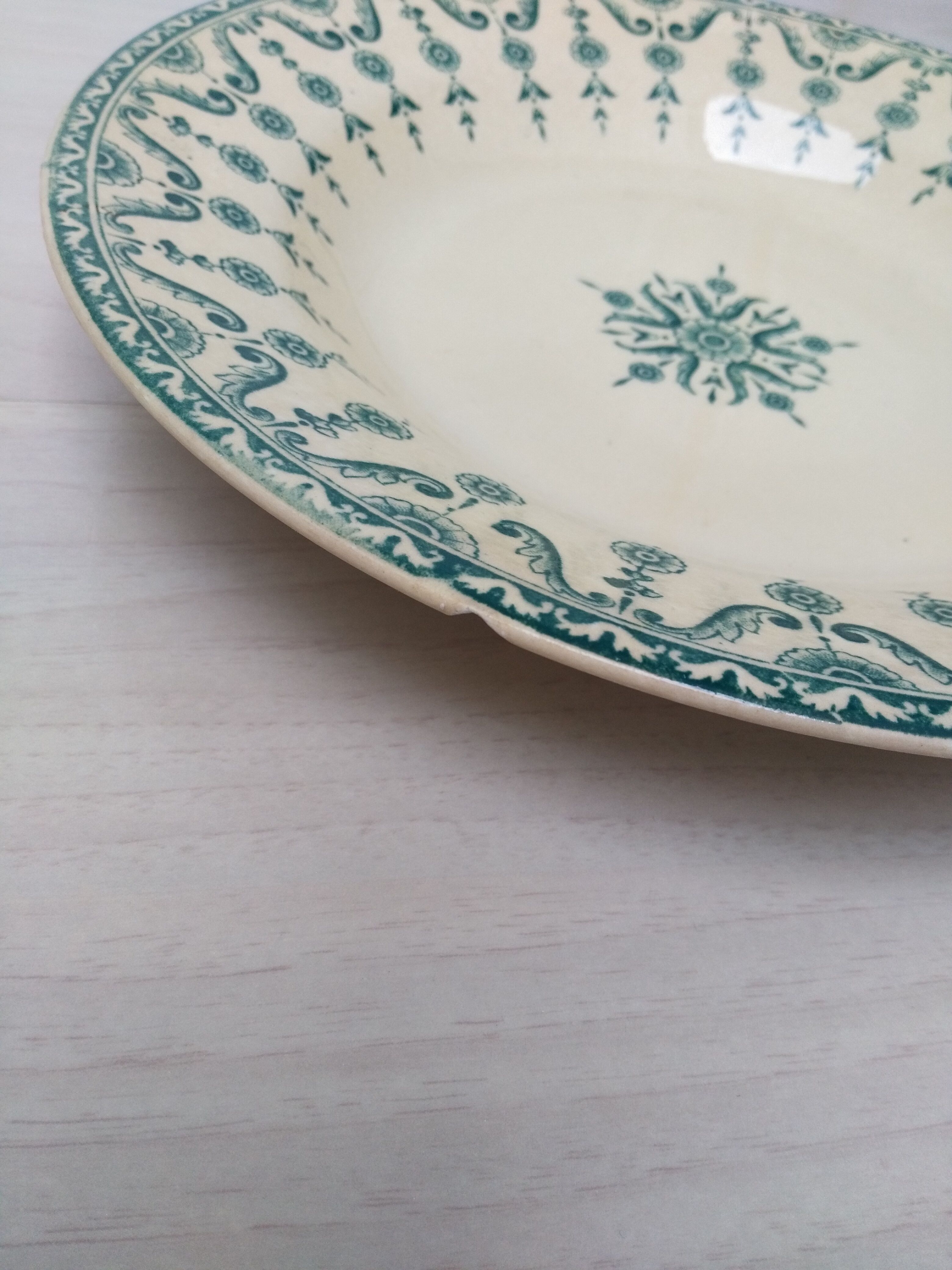 Lot of 4 hollow plates in opaque porcelain from Gien Iron Land model "Florentin" green