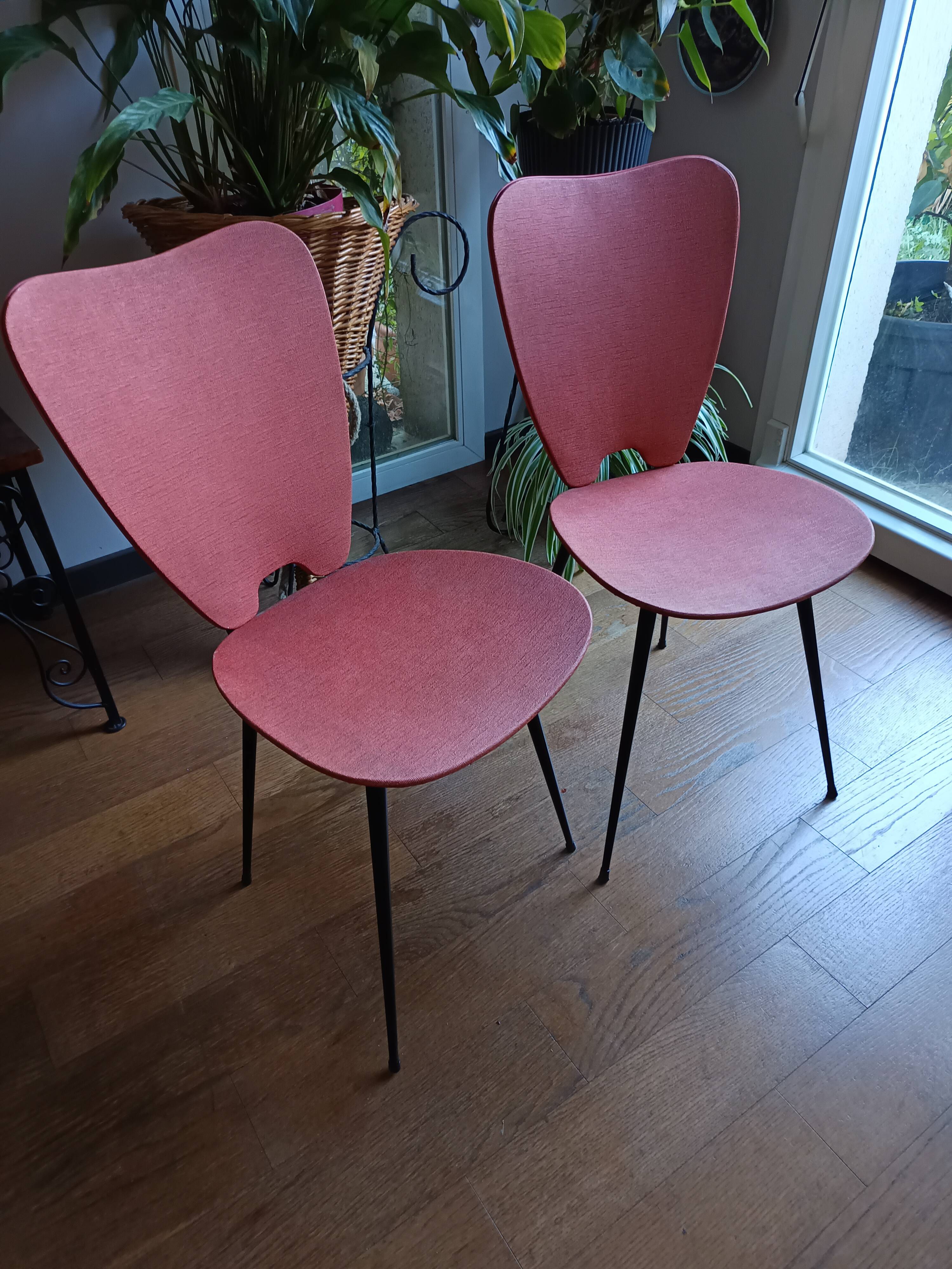 Pair of vintage chairs from the 50s/60s – black metal splayed legs