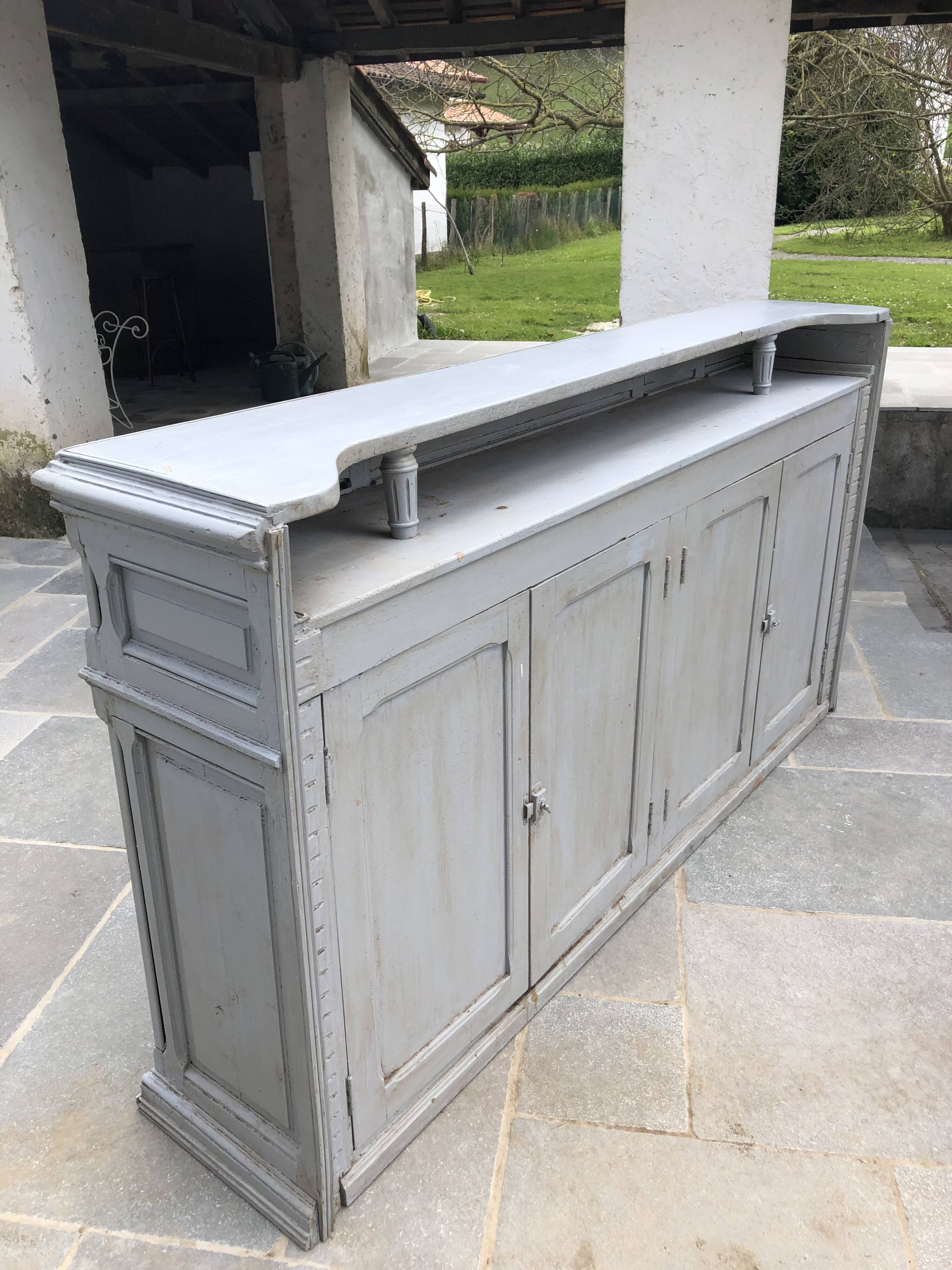 Grey lacquered wooden bar cabinet, golden brass bar