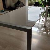 Extendable living room table