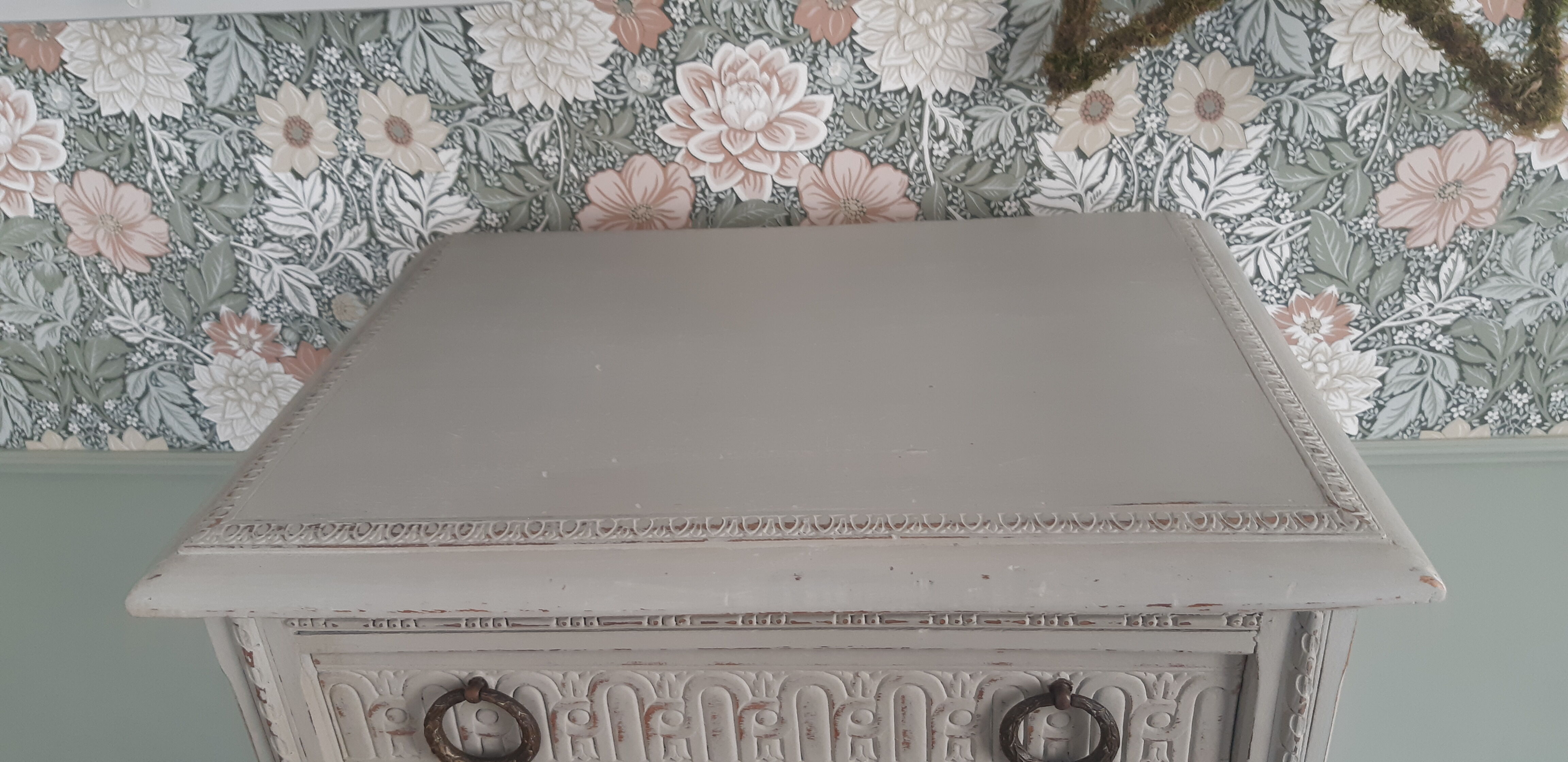 Chiffonnier revisited in grey