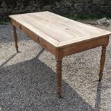 Antique table (airbrushed)