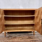 Scandinavian row adjustable shelf