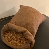 Lampe sac toile de jute avec grains de blé de Didier Goudot, 1980