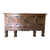 Buffet in the style of Italian Renaissance.