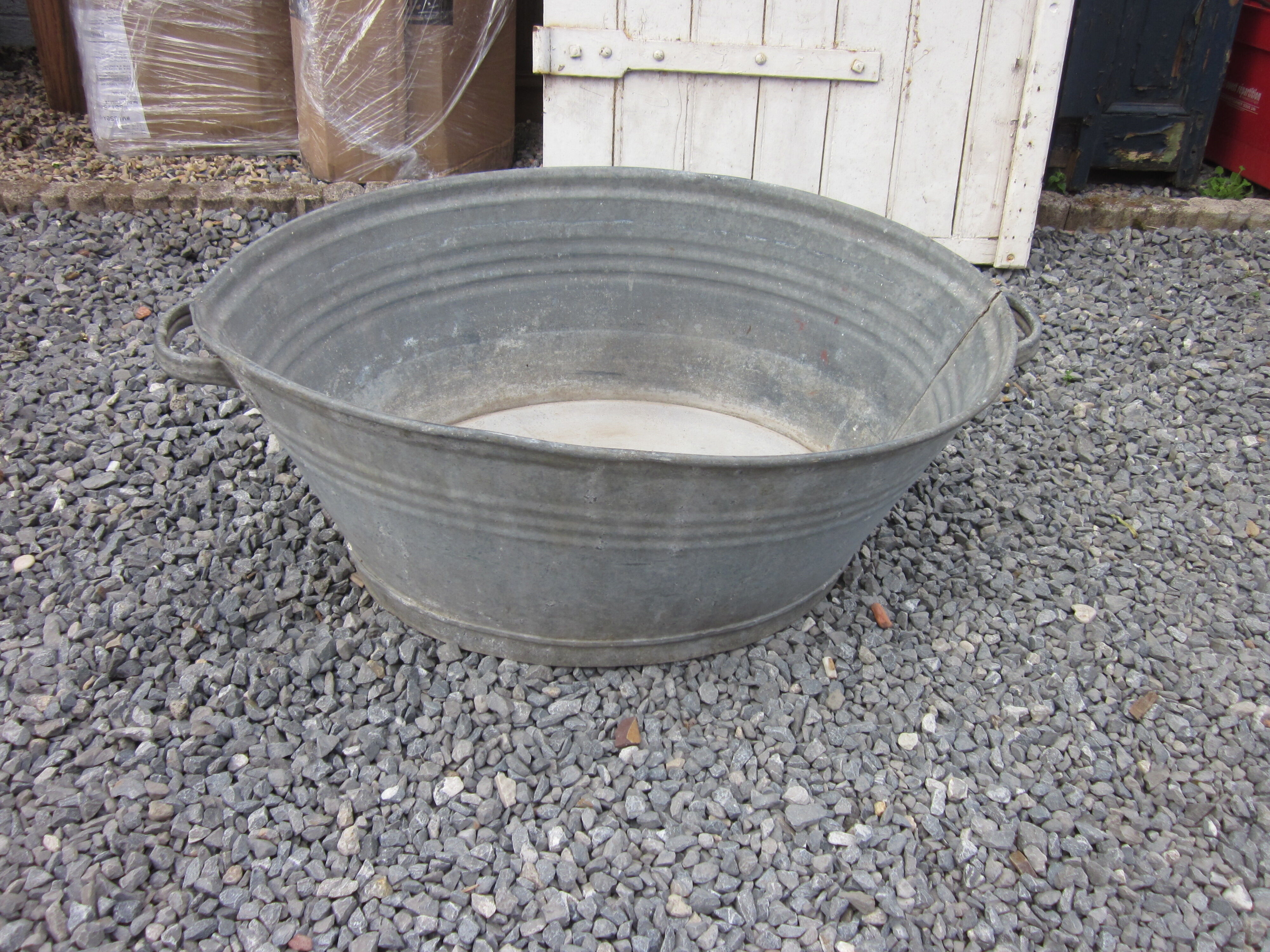 Zinc oval basin