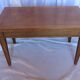 table basse de style Louis XVI bois naturel