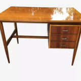 Flat desk compass feet