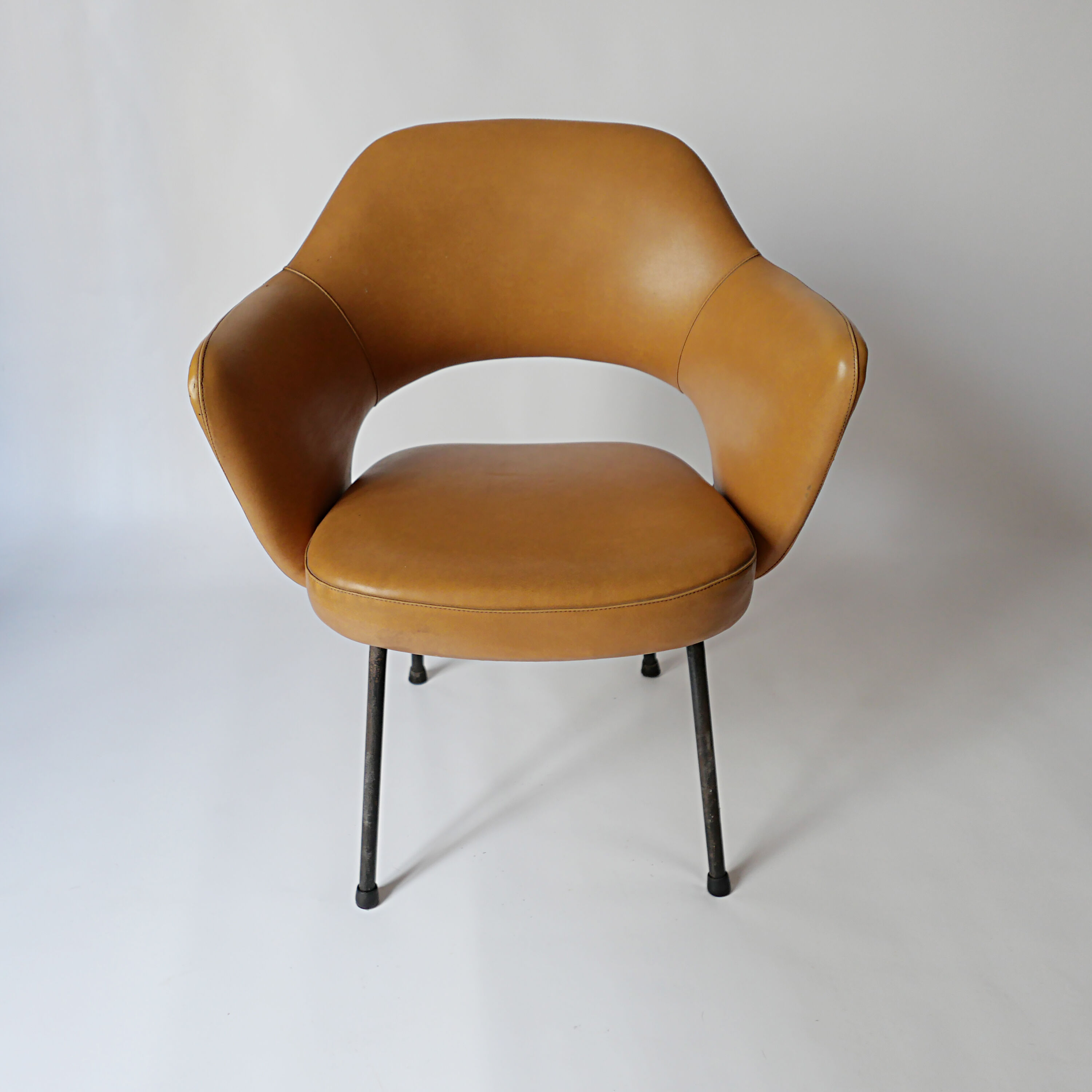 Conference chair Eero Saarinen Knoll 1960