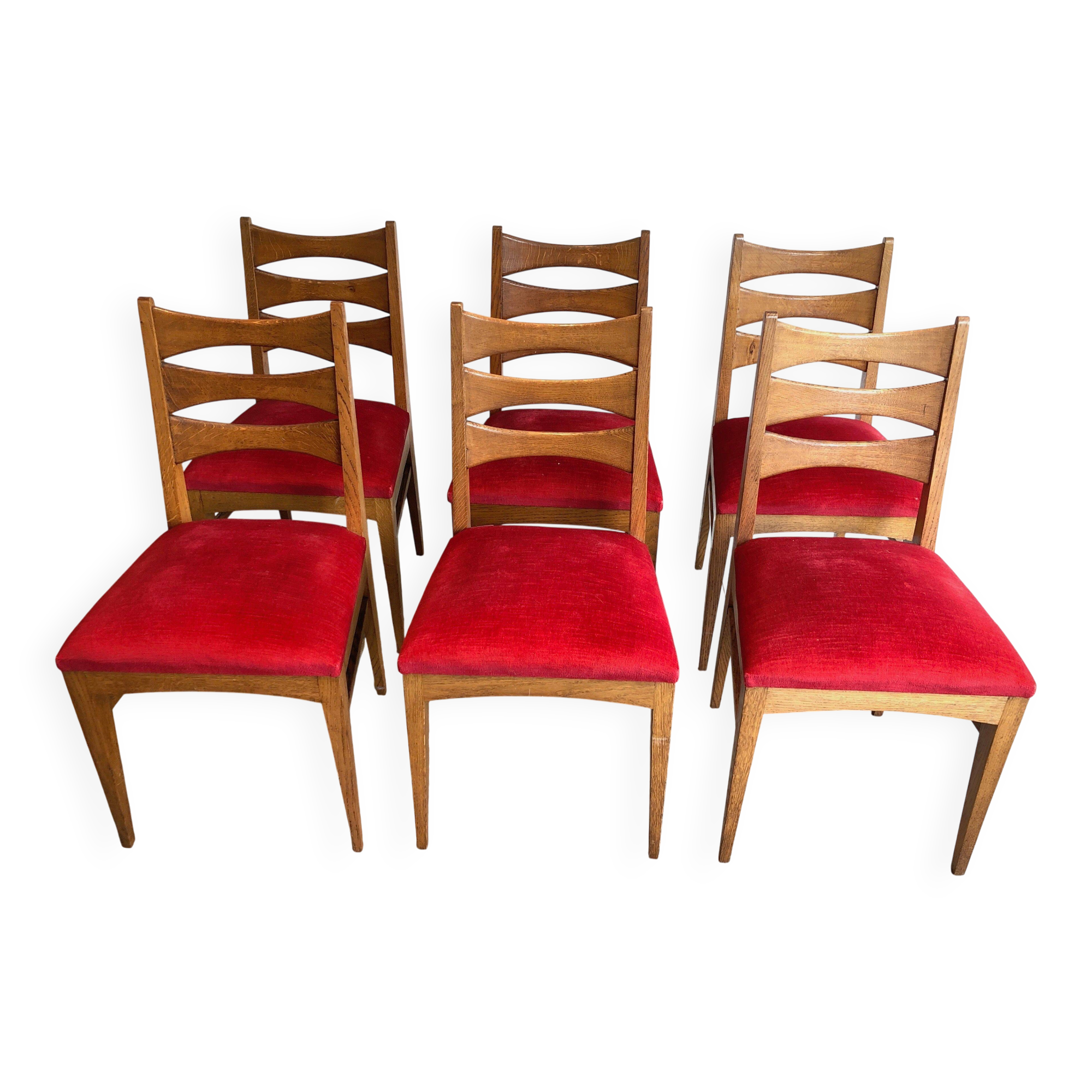 Suite de 6 chaises en chêne et assises de velours rouge