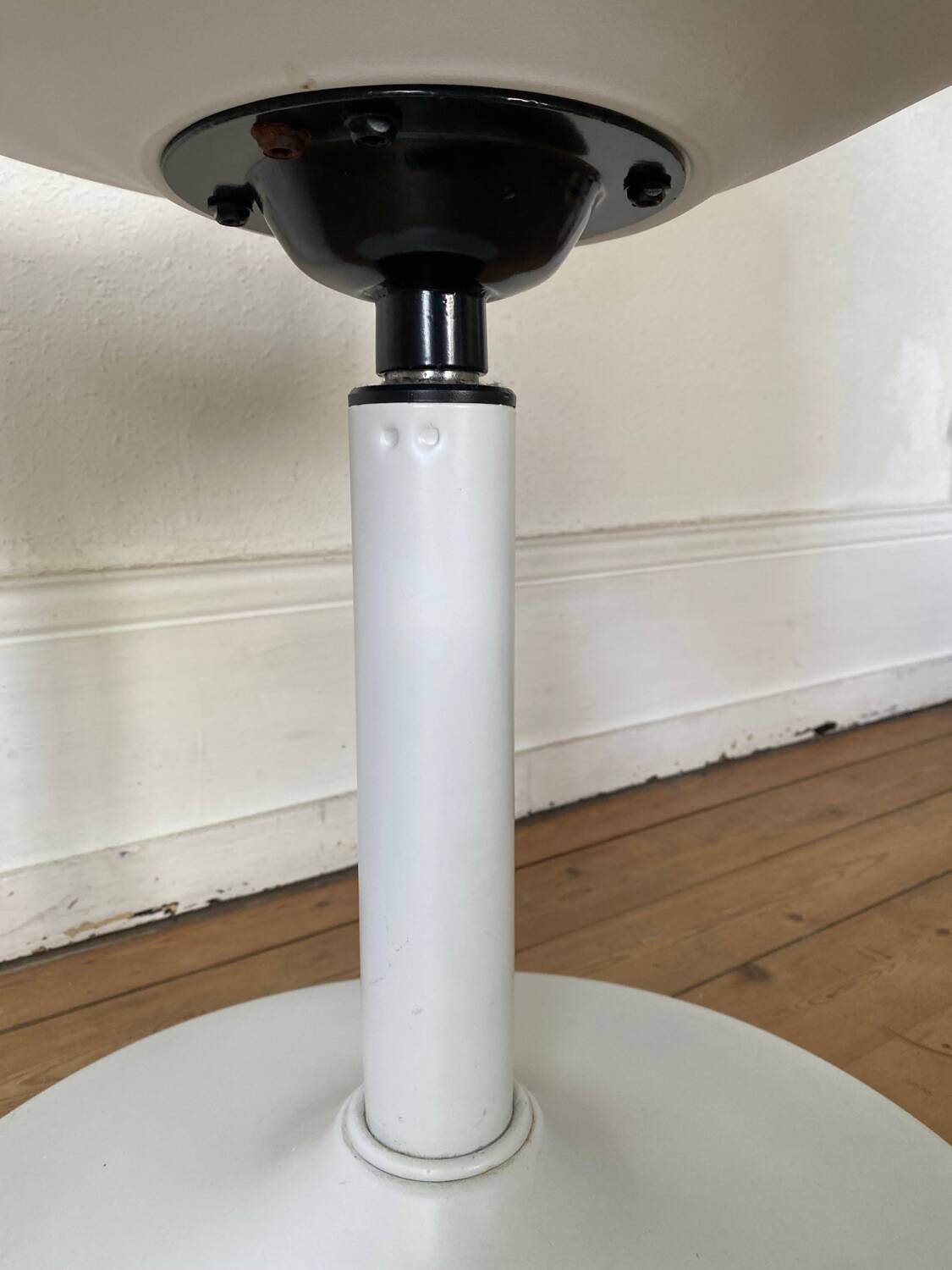 Space age 70s swivel tulip foot chairs