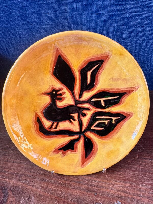 Assiette en terre cuite, Jean Lurçat décorée d'un coq Et Feuillage Fon