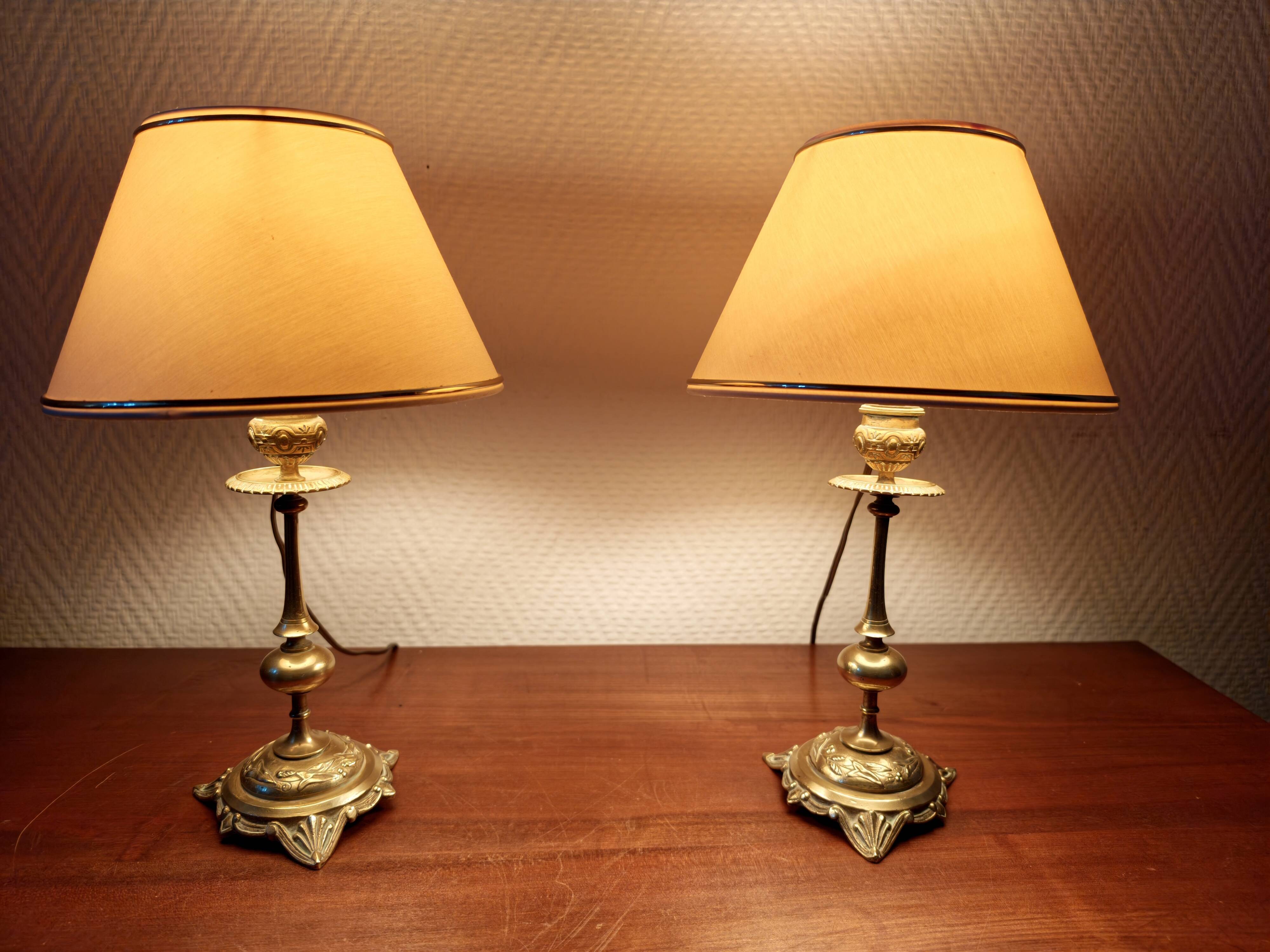Pair of lamps in solid gold-plated brass