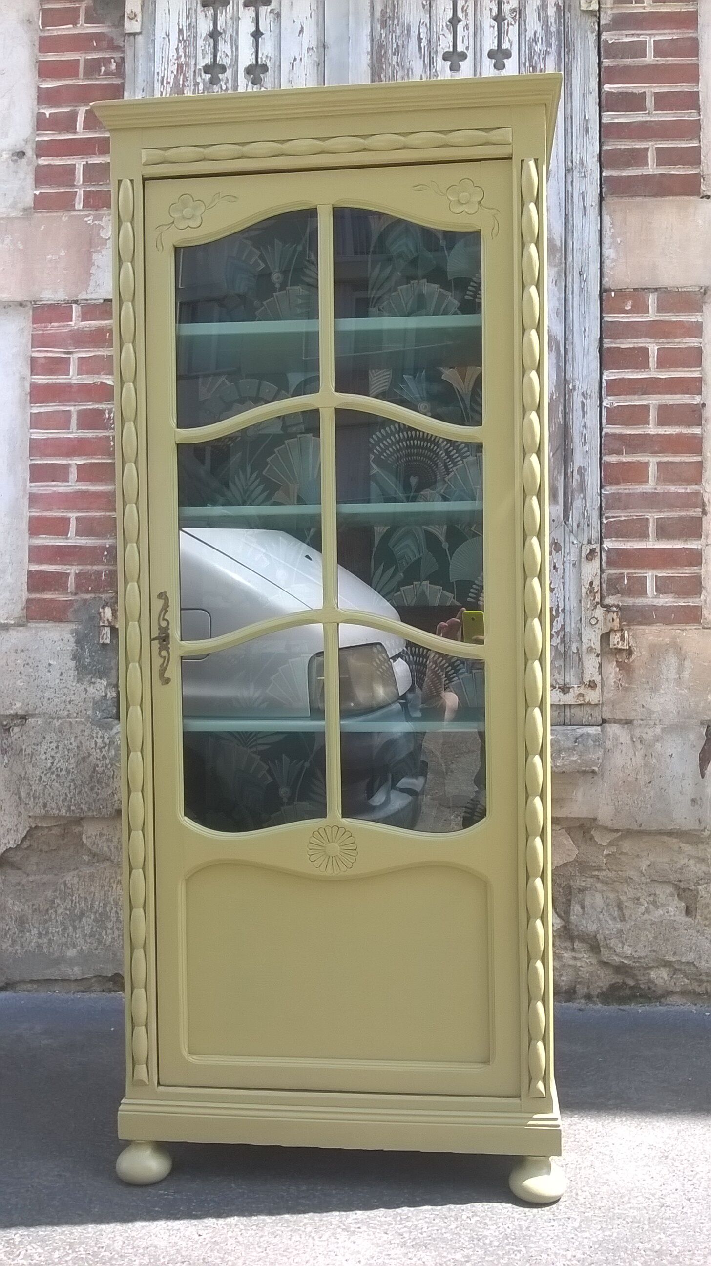 Parisian showcase cabinet 1930