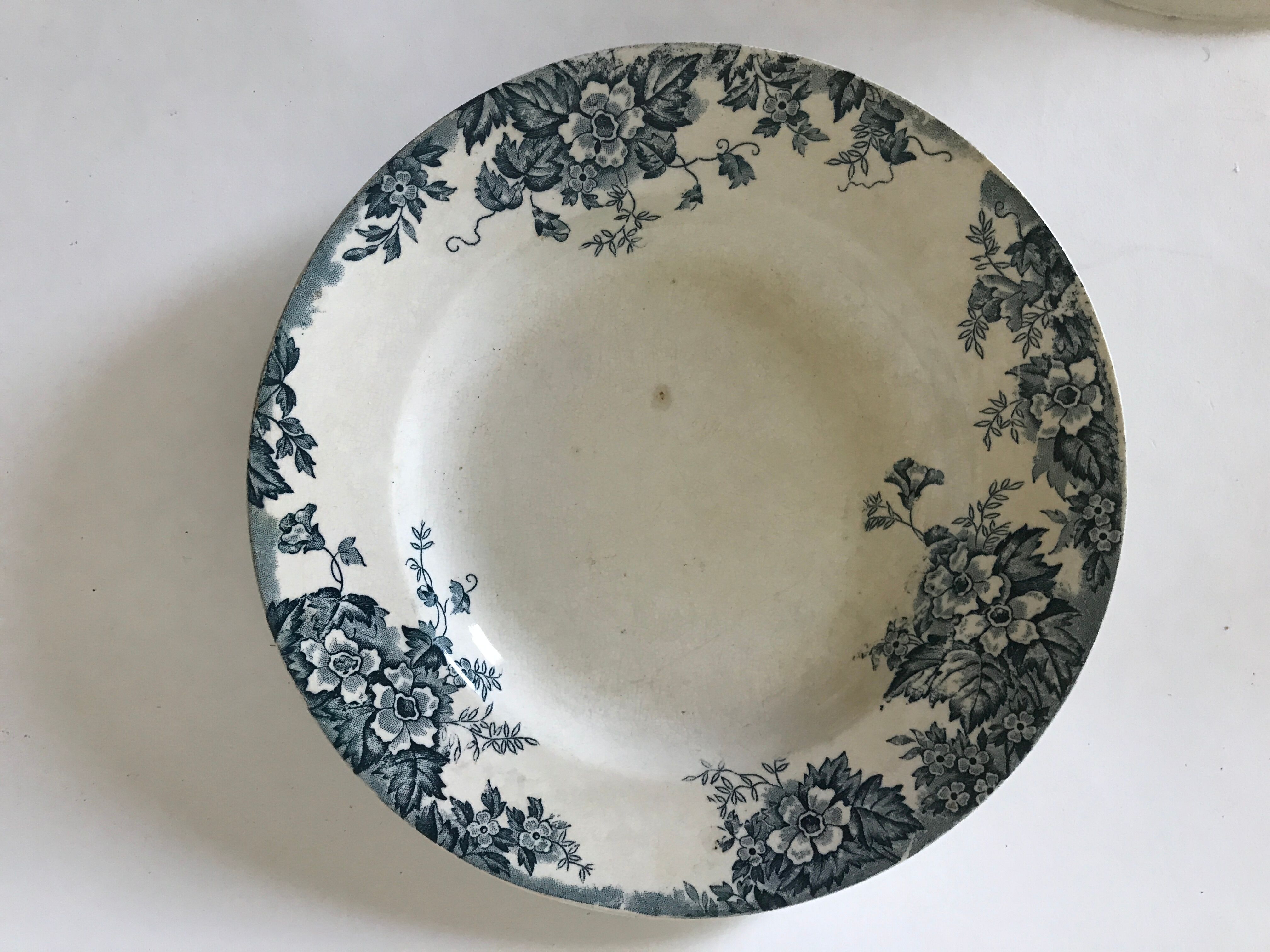 3 hollow plates iron earth Moulin des Loups model Marie Louise dark green