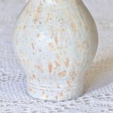 Carafe artisanale en grès moucheté