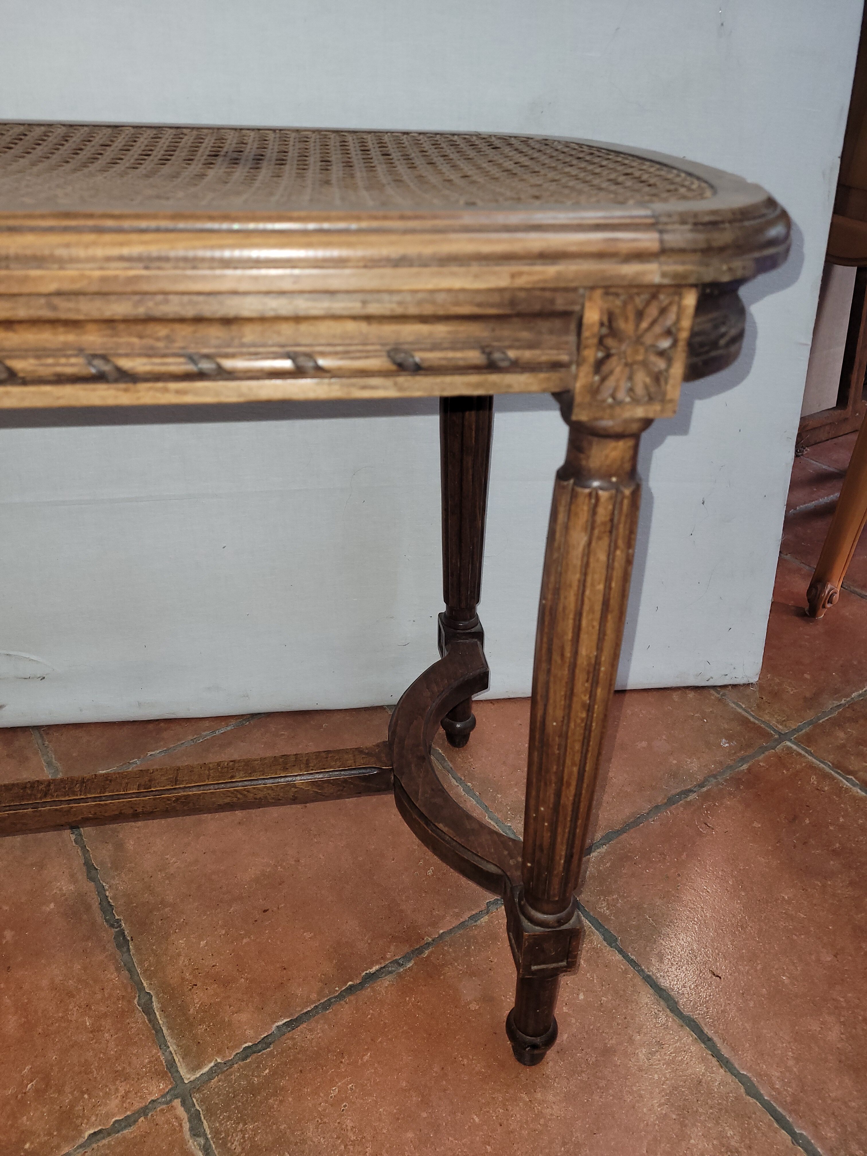 Piano bench