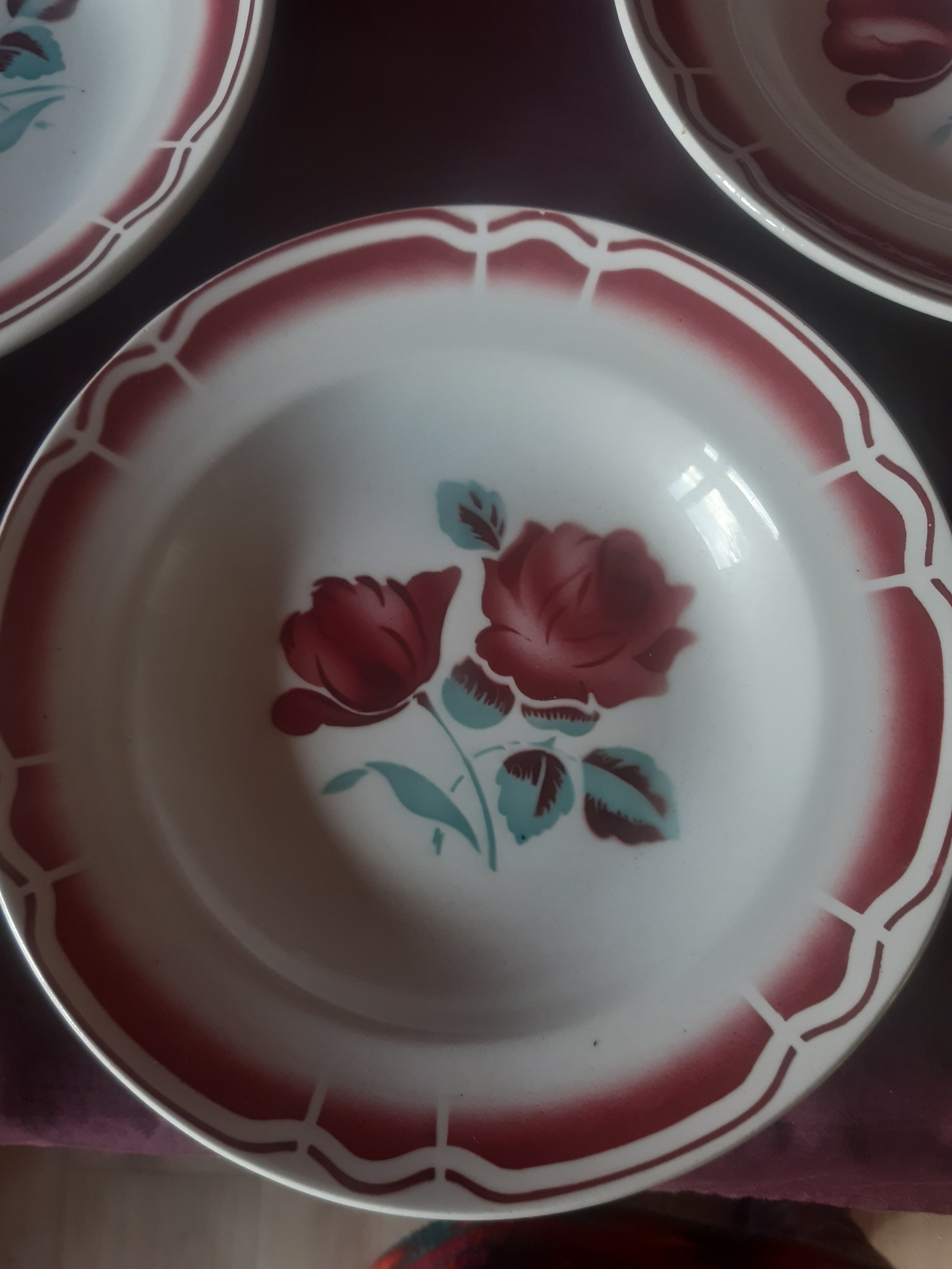 Set of 7 hollow plates