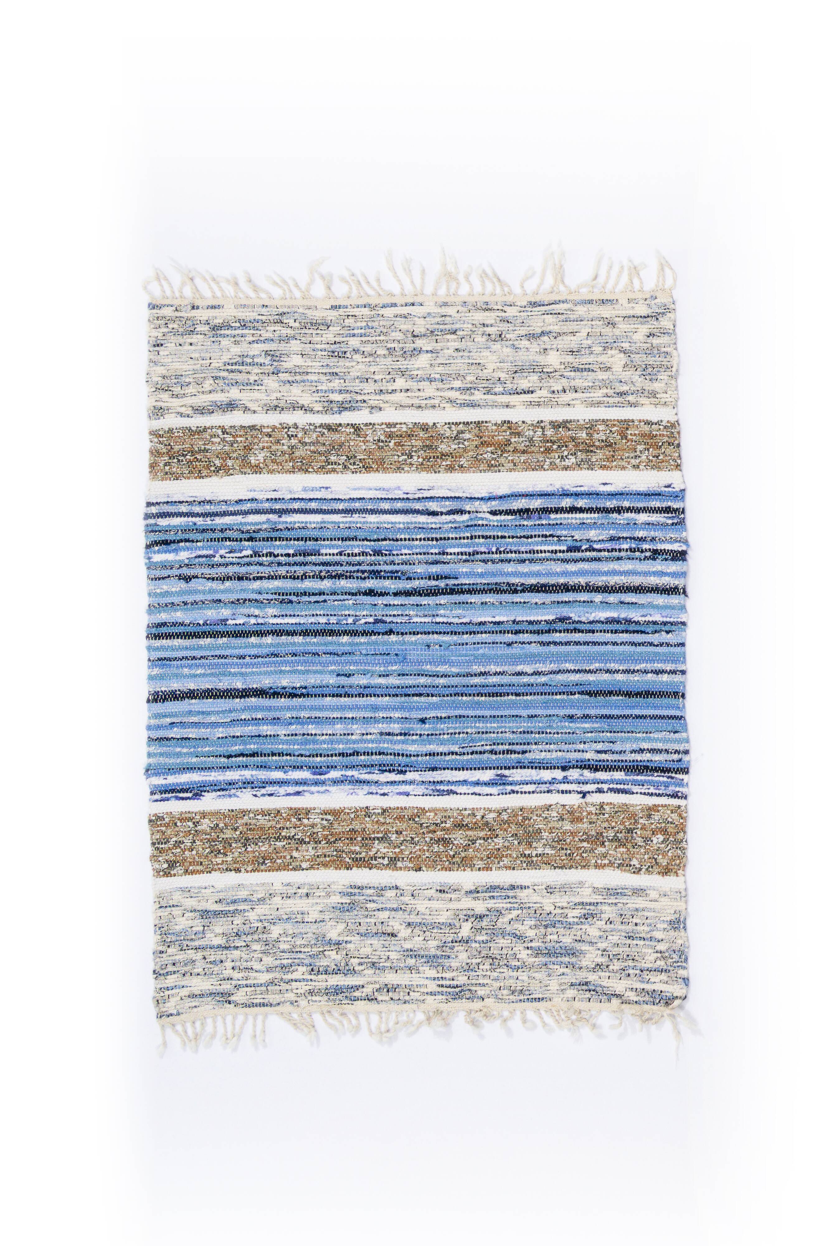 Scandinavian hand woven rag rug. 96/103 x 72 cm (38/41 x 28 in).