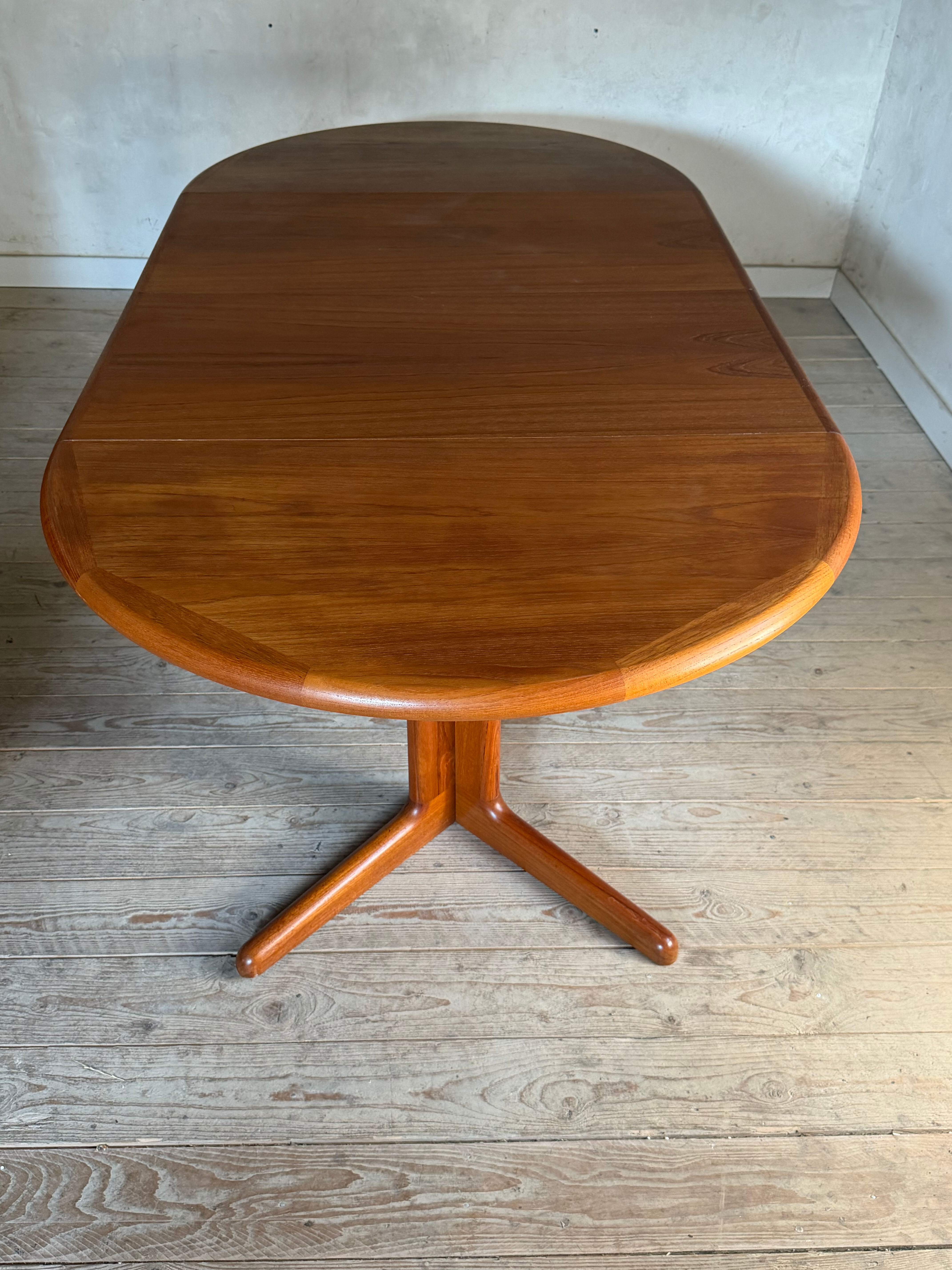 Table scandinave teck ronde vintage pied central étoile extensible