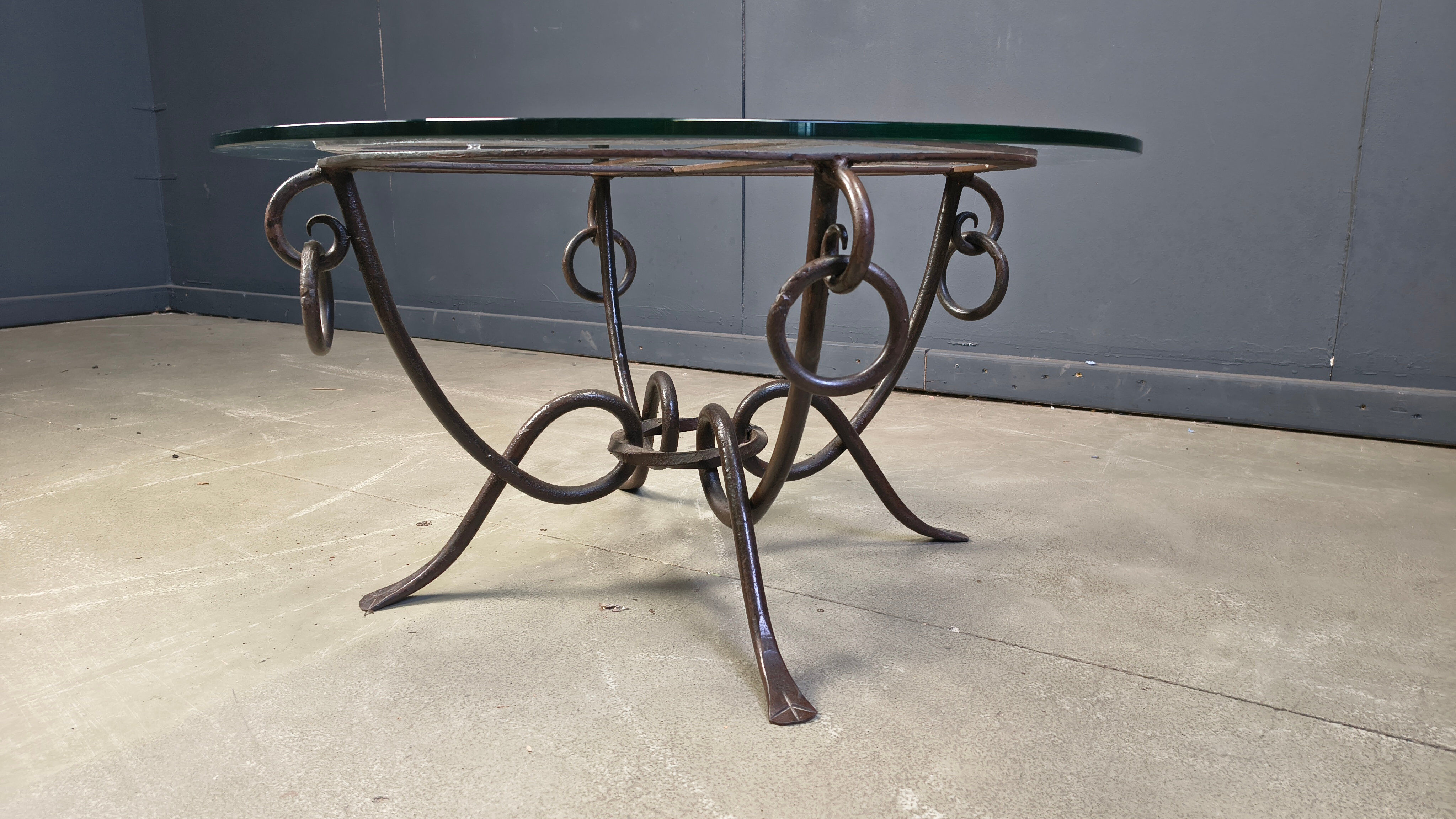 Table basse en fer forgé par René Drouet, années 1940.