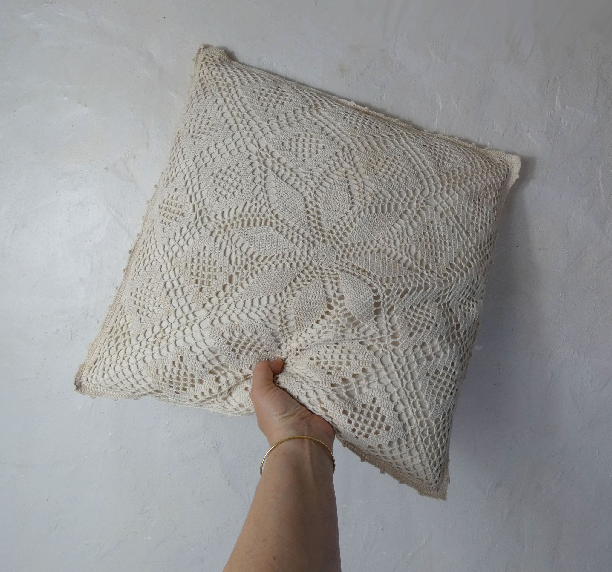 Coussins au crochet écru vintage